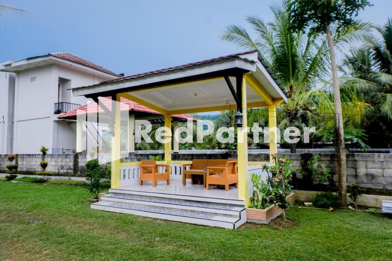 Villa Ikhbar Ciletuh Redpartner Cilowa Exterior photo